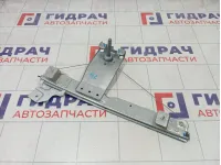 Стеклоподъемник механический задний правый Renault Duster 8200733830