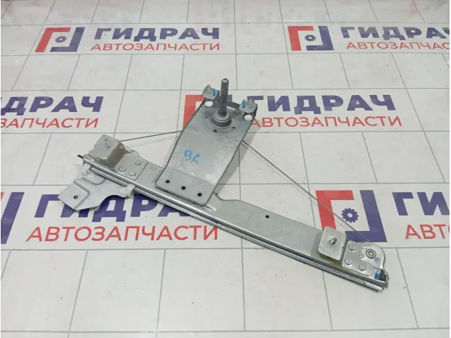 Стеклоподъемник механический задний правый Renault Duster 8200733830