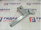 Стеклоподъемник механический задний правый Renault Duster 8200733830