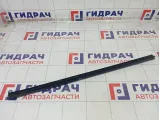 Уплотнитель стекла переднего правого Renault Duster 8200760255