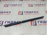 Уплотнитель стекла заднего левого Renault Duster 823310035R