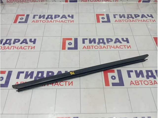 Уплотнитель стекла заднего левого Renault Duster 823310035R