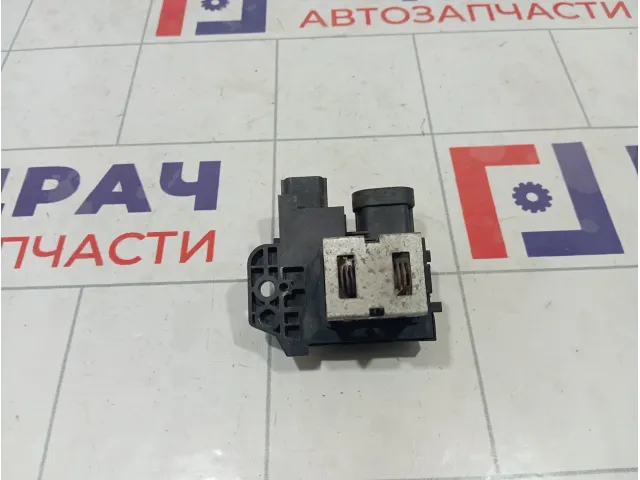Резистор вентилятора отопителя Renault Duster 255509263R
