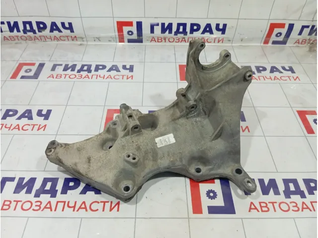 Кронштейн генератора Renault Duster 8201033565