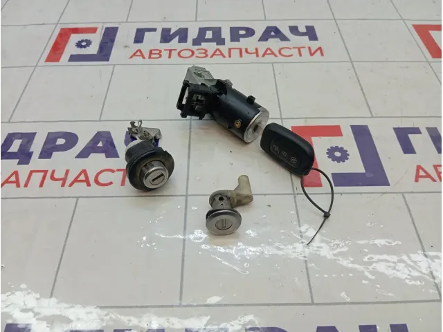 Замок зажигания Renault Duster 487003741R