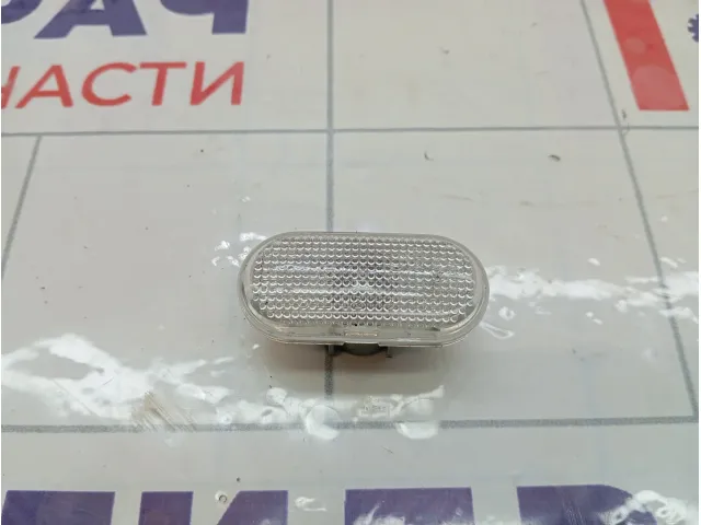 Повторитель на крыло Renault Duster 8200257684