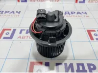 Моторчик отопителя Renault Duster (HS) 272100975R