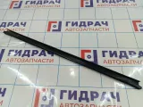 Уплотнитель стекла переднего левого Renault Duster (HS) 8200760256