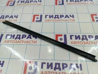 Уплотнитель стекла переднего левого Renault Duster (HS) 8200760256