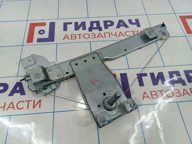 Стеклоподъемник механический задний левый Renault Duster (HS) 8200733831