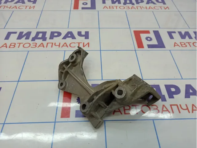 Кронштейн генератора Renault Duster (HS) 117102094R