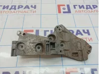 Кронштейн генератора Renault Duster (HS) 8200695957.