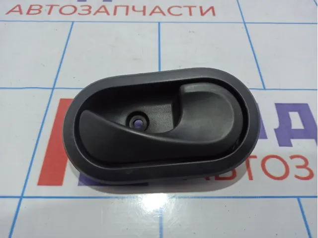 Ручка двери внутренняя правая Renault Duster (HS) 8200733847.