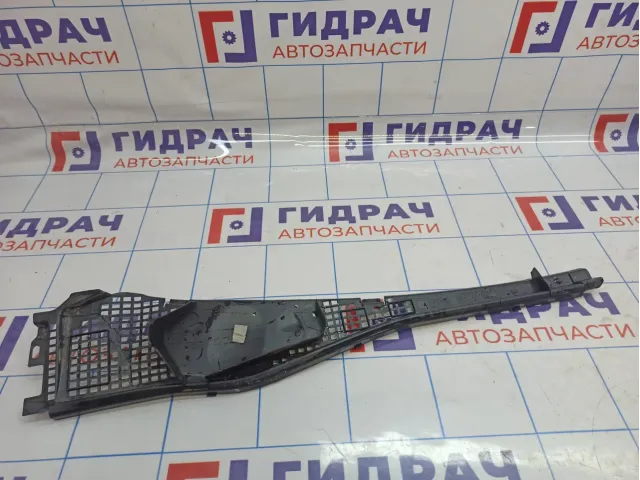 Решетка стеклоочистителей левая (планка под лобовое стекло) Renault Duster (HS) 8200825457.