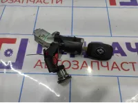 Замок зажигания Renault Duster 6001551102. Со вставкой замка передней левой двери.