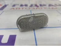 Повторитель на крыло белый Renault Duster 8200257684.