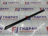 Уплотнитель стекла переднего правого Renault Duster 8200760255.