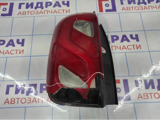 Фонарь задний левый Renault Duster 265550368R. Дефект.