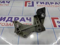 Кронштейн генератора Renault Duster 117102094R.