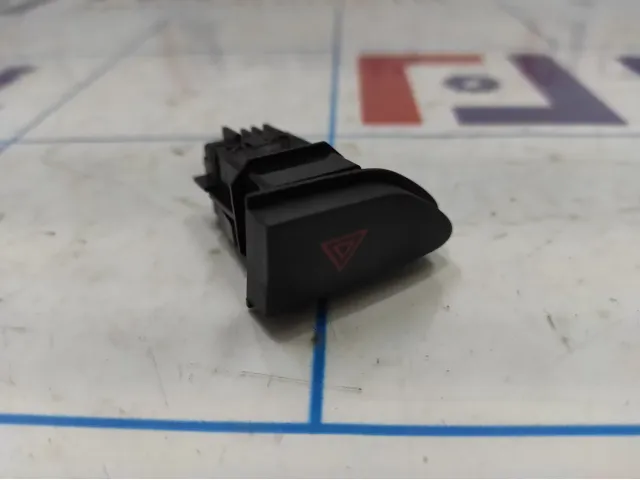 Кнопка аварийной сигнализации Renault Duster 252907372R.