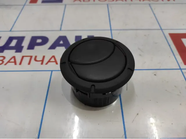 Дефлектор воздушный Renault Duster 687601005R.