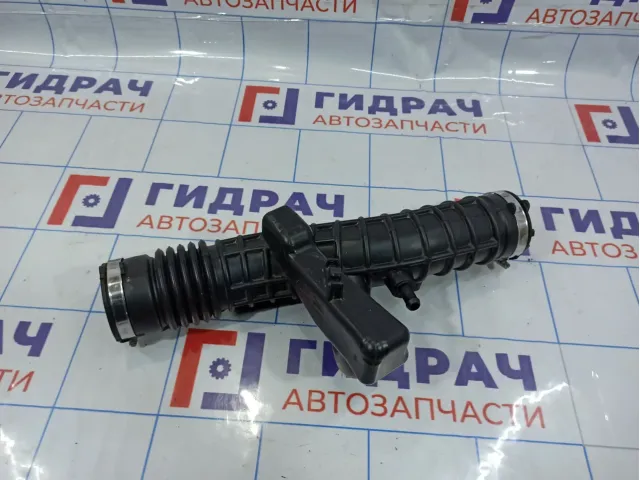 Патрубок воздушного фильтра Renault Duster 165780388R.