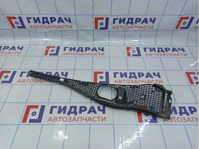 Решетка стеклооч. (планка под лобовое стекло) правая Renault Duster 8200294316.