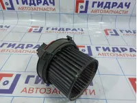 Моторчик отопителя Renault Duster 272100975R.