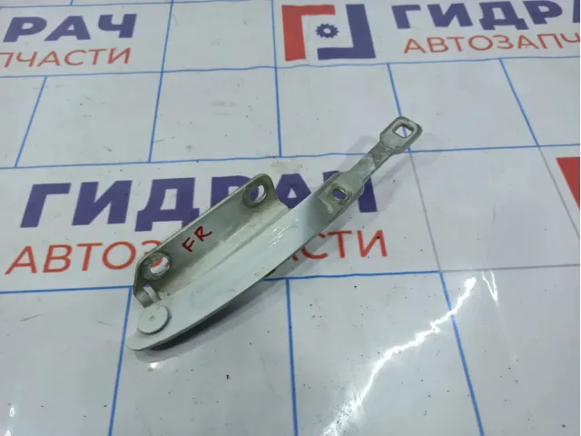 Петля капота правая Renault Duster 654007102R.