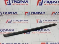 Уплотнитель стекла переднего правого Renault Duster 803305037R