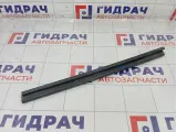 Уплотнитель стекла заднего правого Renault Duster 823300359R