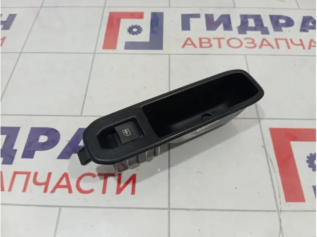 Кнопка стеклоподъемника задняя правая Renault Duster 254217475R