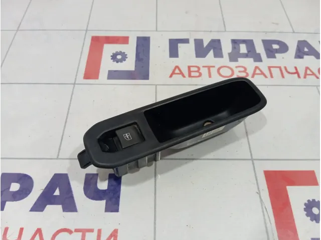 Кнопка стеклоподъемника задняя левая Renault Duster 254217475R