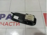 Кнопка стеклоподъемника передняя правая Renault Duster 254217475R