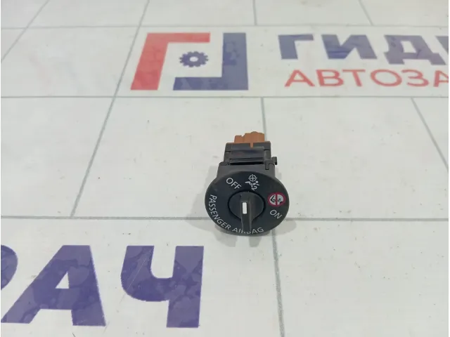 Выключатель AIR BAG Renault Duster 681996173R