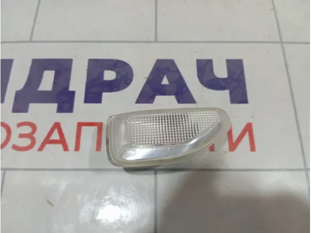 Повторитель на крыло правый Renault Duster 62111602