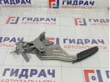 Рычаг, педаль стояночного тормоза Renault Duster 360102324R