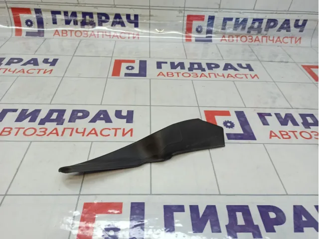 Накладка решетки стеклоочистителя левая Renault Duster 668221905R