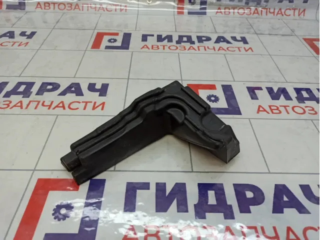 Накладка решетки стеклоочистителя правый Renault Duster 668923839R