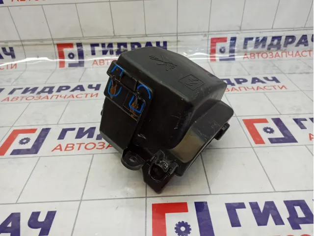 Корпус блока предохранителей Renault Duster 243809584R