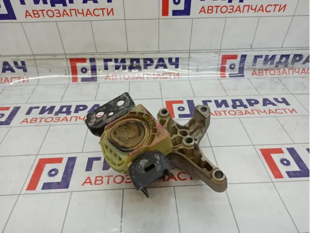 Опора двигателя правая Renault Duster 112107399R