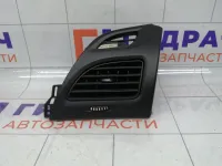 Дефлектор воздушный правый Renault Fluence 687606450R