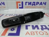 Кнопка стеклоподъемника передняя правая Renault Fluence 809600018R