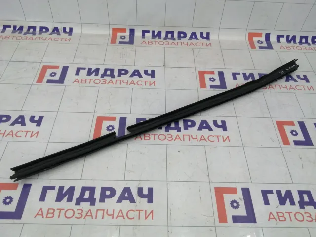 Уплотнитель стекла заднего левого Renault Fluence 823310029R