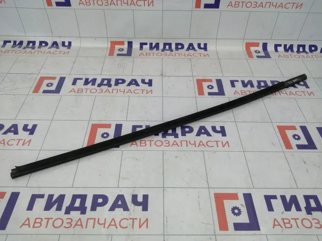 Накладка стекла переднего правого Renault Fluence 808200162R