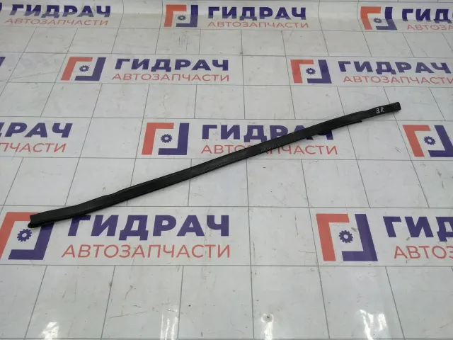 Уплотнитель двери задней правой Renault Fluence 823884189R