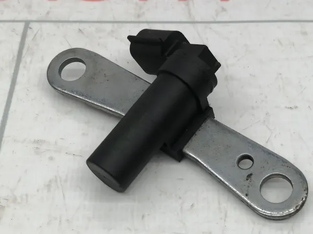 Датчик положения коленвала Renault Fluence 8200746497