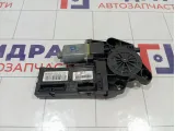Моторчик стеклоподъемника переднего левого Renault Fluence 807310699R