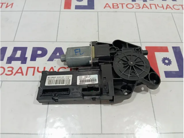 Моторчик стеклоподъемника переднего левого Renault Fluence 807310699R
