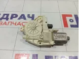 Моторчик стеклоподъемника заднего правого Renault Fluence 827300013R